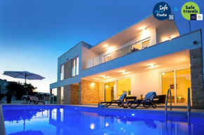 Villa Crystal Blue